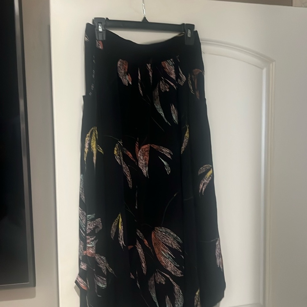 Black skirt with bright color. Size L. Has pockets. Never worn.